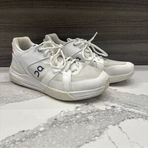 ON the Roger cloudtec White Athletic tennis Sneakers size 9